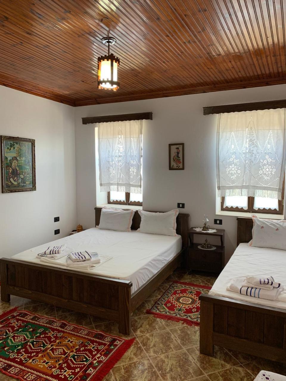 Guest House Iljesa Berat Exterior foto